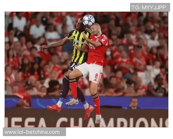 国王杯精彩对决本菲卡大胜利物浦乌龙球引发争议判罚全场沸腾