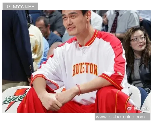 姚明与迷你篮球的奇妙碰撞探索运动与梦想的无限可能