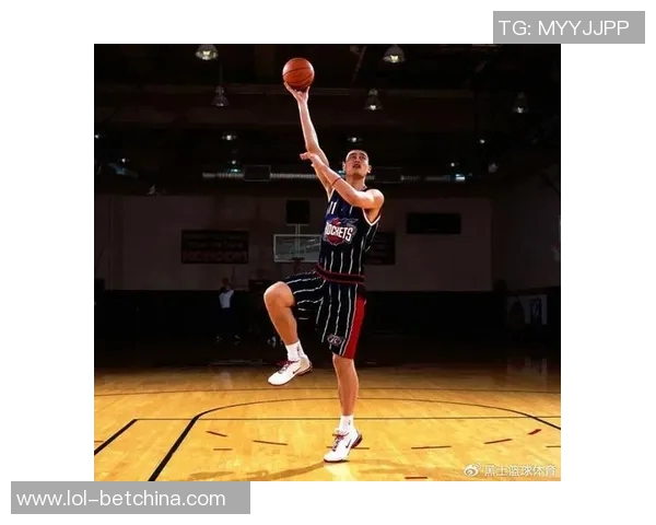 姚明的篮球传奇与腹肌训练揭秘如何塑造完美身材与运动表现