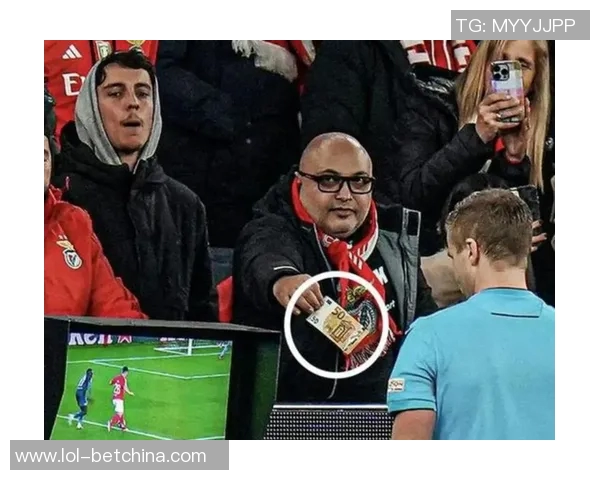 欧联杯莱比锡大胜本菲卡补时进球引发争议判罚全场沸腾