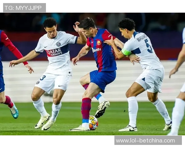 足总杯惊现冷门巴黎圣日耳曼小胜曼联引发争议判罚全场沸腾